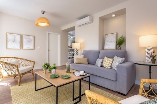 Genteel Home Picasso I