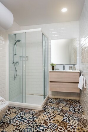 Apartment (2 Bedrooms) | Bathroom