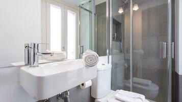 Apartment, 2 Schlafzimmer (2 Bedrooms) | Badezimmer