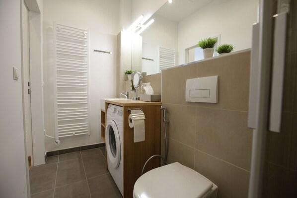 Superior Apartment | Bathroom | Shower, hair dryer, towels, soap