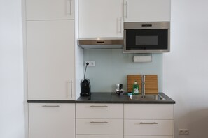 Apartamento superior | Cozinha privada | Geladeira, micro-ondas, cooktop, lava-louças