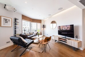 ์ํํธ (1 Bedroom) | ๊ฑฐ์ค | ์ผ์ด๋ธ ์ฑ๋ ์์ฒญ์ด ๊ฐ๋ฅํ 32์ธ์น TV