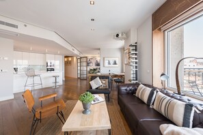 Apartment (1 Bedroom) | Wohnzimmer