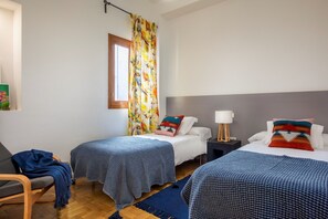 Apartment (4 Bedrooms) | 4 bedrooms, soundproofing, iron/ironing board, free WiFi - Genteel Home Cabildo IV (Seville)