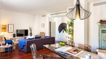 Apartment (4 Bedrooms) | Living room | 32-inch TV with cable channels