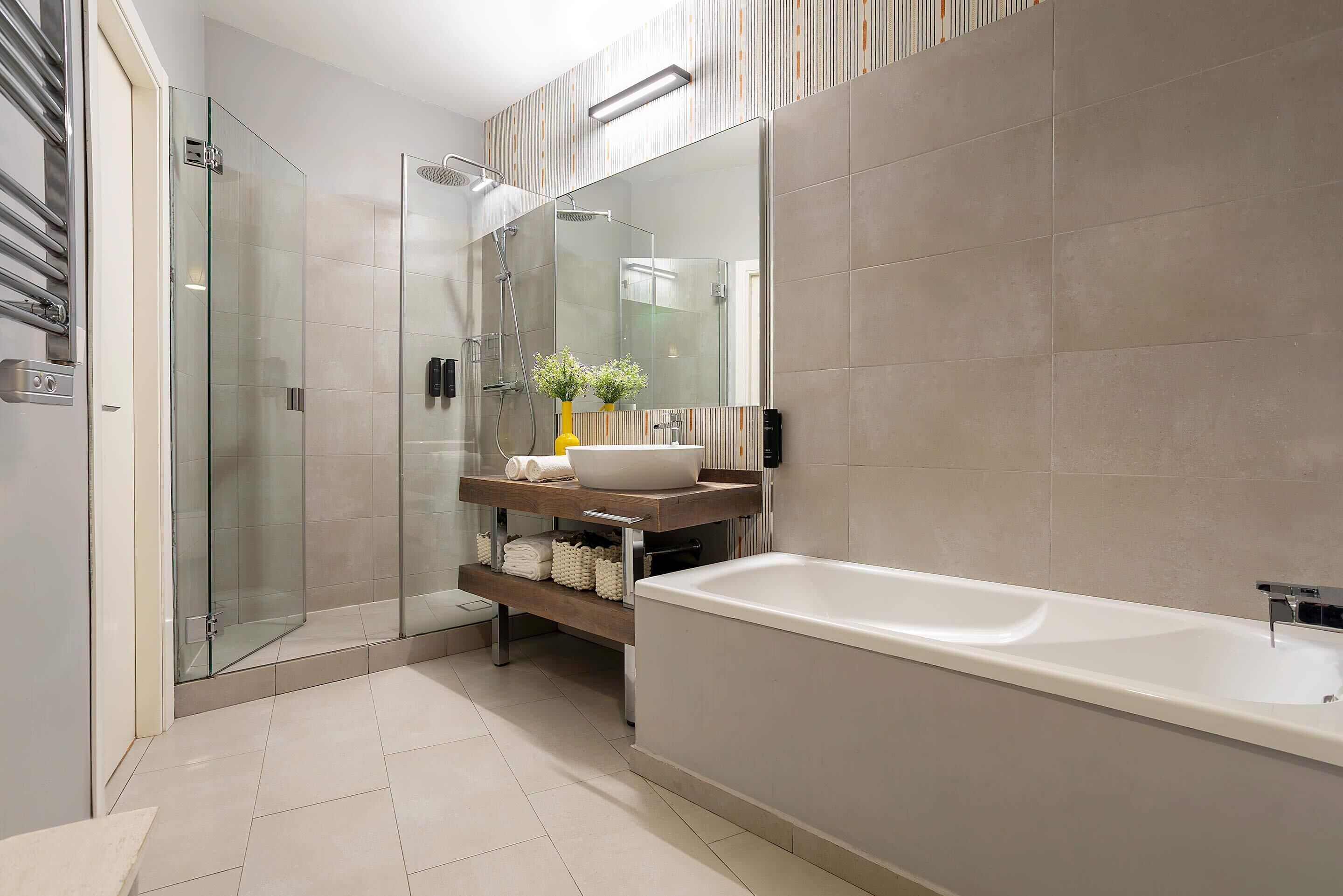 Apartment (4 Bedrooms) | Bathroom