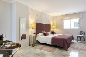 Apartment (3 Bedrooms) | 3 Schlafzimmer, laptopgeeigneter Arbeitsplatz, schallisolierte Zimmer