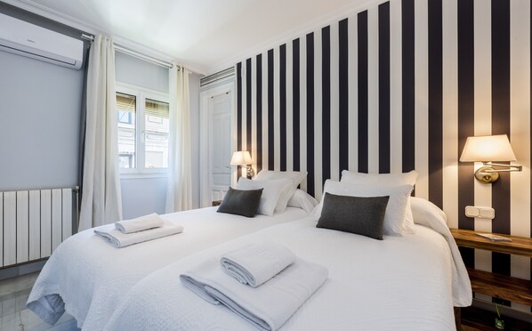 1 habitación, tabla de planchar con plancha, wifi gratis y ropa de cama