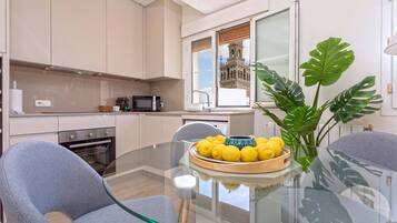 Apartment (1 Bedroom) | Private kitchen | Full-size fridge, microwave, oven, coffee/tea maker