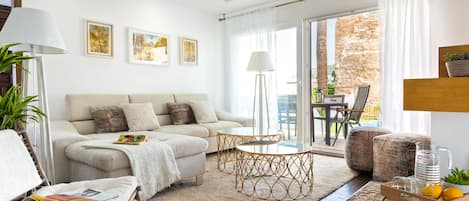 ハウス (5 Bedrooms) | リビングルーム | テレビ