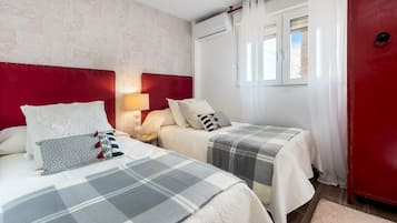 Ferienhaus (5 Bedrooms) | 5 Schlafzimmer, Bügeleisen/Bügelbrett, kostenloses WLAN, Bettwäsche