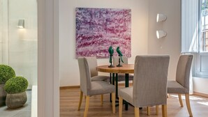 Apartemen (2 Bedrooms) | Makan di kamar