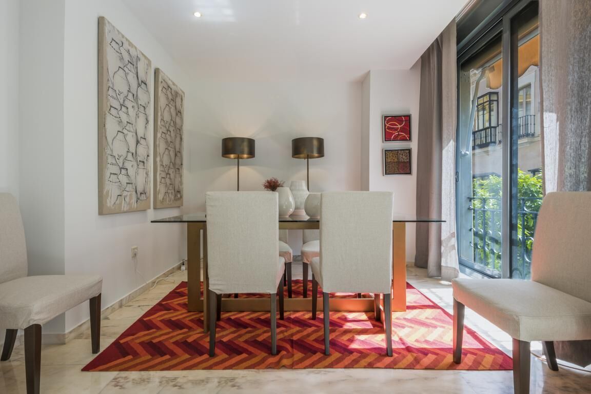 Apartment (2 Bedrooms) | Essbereich im Zimmer