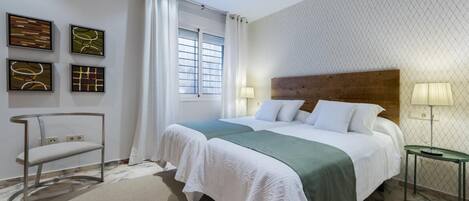 Apartment (2 Bedrooms) | 2 Schlafzimmer, Bügeleisen/Bügelbrett, kostenloses WLAN, Bettwäsche