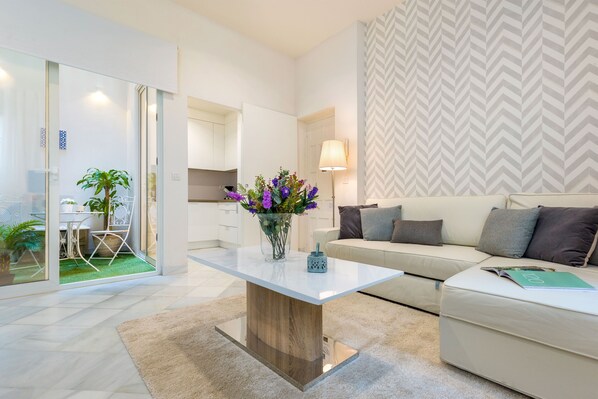 Apartment (2 Bedrooms) | Front of property