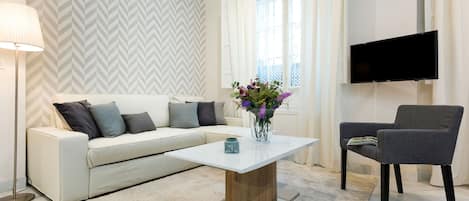 Apartment (2 Bedrooms) | Living area