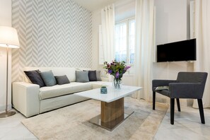 公寓 (2 Bedrooms) | 客廳 | 32 吋平面電視連有線電視頻道、電視