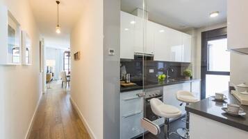 Leilighet, 2 soverom | Eget kjøkken | Kjøleskap, mikrobølgeovn, ovn og oppvaskmaskin