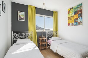 2 chambres, fer et planche à repasser, Wi-Fi gratuit, draps fournis