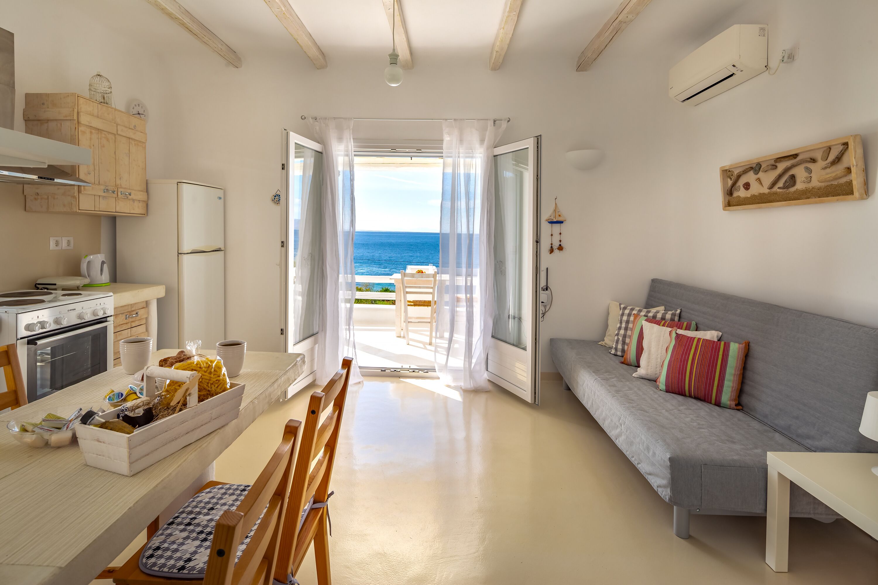 Enjoy your stay at Karystos Villas with a wonderfull view over the sea!
