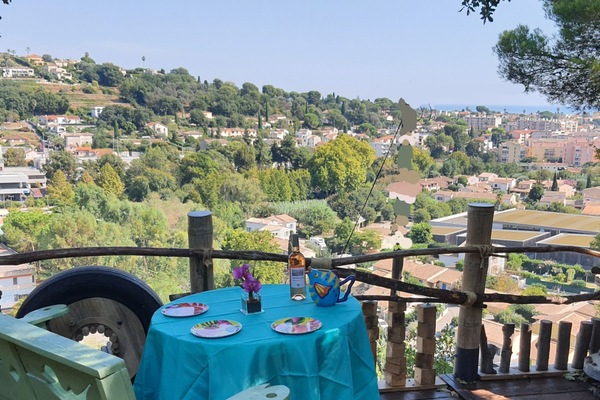 jardin privé de 100m2, vue panoramique mer et coline -