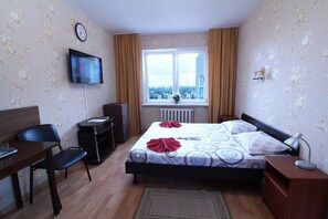 Habitación doble, baño compartido | Escritorio, wifi gratis y ropa de cama