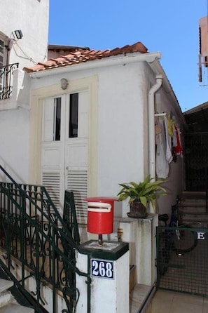 Front of property - Viriato Rooms (Lisbon)