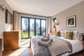 5 bedrooms, iron/ironing board, travel cot, free WiFi