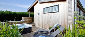 Pomegranate, Hot Tub, Wi-Fi