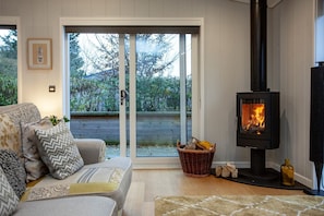Interior - Nyland Lodge, Hot Tub - Fireplace- Free WiFi & Parking (Cheddar)