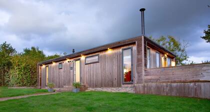 The Sleights - Hot Tub - Free Parking & WiFi - Pets Allowed