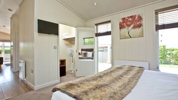 1 chambre, bureau, fer et planche Ă repasser, lit parapluie