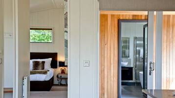 1 chambre, bureau, fer et planche Ă repasser, lit parapluie