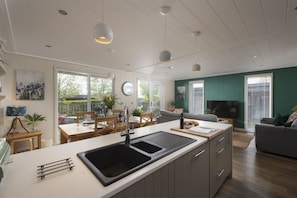 Interior - Cedar Lodge, Strawberryfield Park - a lodge that sleeps 4 guests in 1 bedroom (Cheddar)