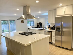 Lavastoviglie, macchina per tè/caffè, bollitore elettrico, tostapane