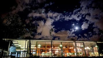 Breakfast, lunch and dinner served