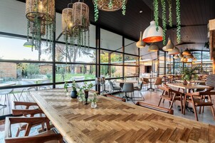 Breakfast, lunch and dinner served