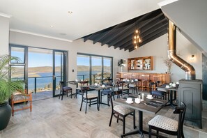 Free buffet breakfast - Somervreug (Knysna)