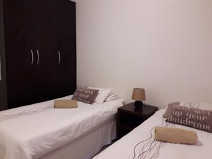 WiFi, bed sheets - SeaXplore Lodge and Dive Center (uMhlabuyalingana)