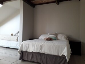 WiFi, bed sheets - SeaXplore Lodge and Dive Center (uMhlabuyalingana)