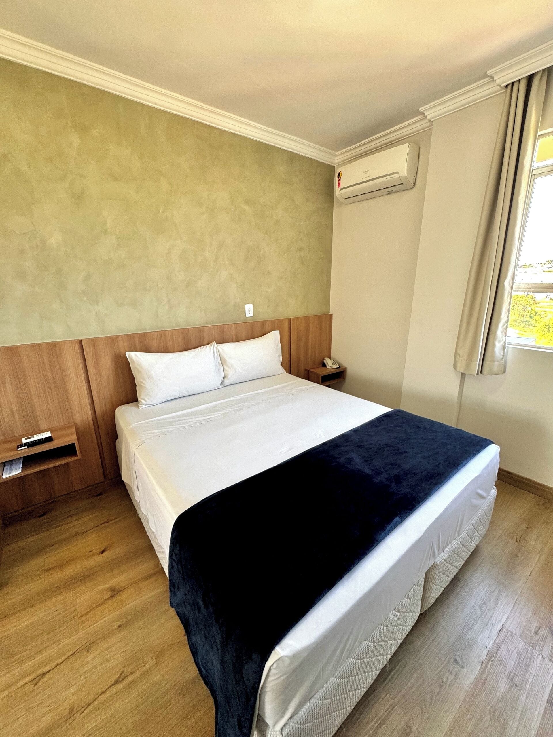 Bureau, chambres insonorisées, fer et planche à repasser, Wi-Fi gratuit