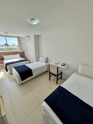 Habitación familiar | Escritorio, insonorización, tabla de planchar con plancha y wifi gratis 