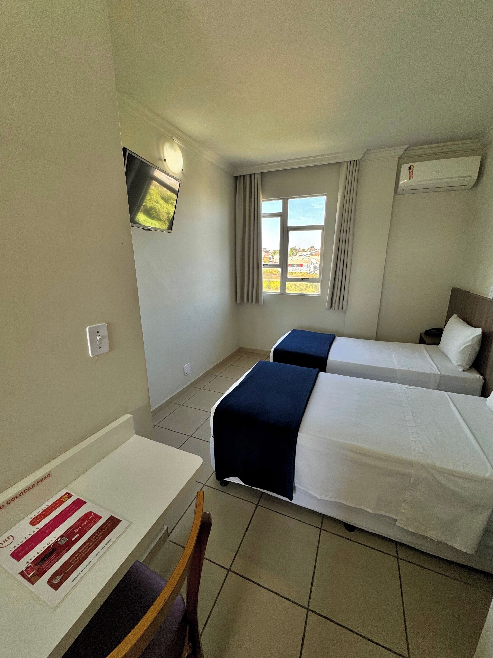 Skrivbord, ljudisolering, strykjärn/strykbräda och gratis wi-fi