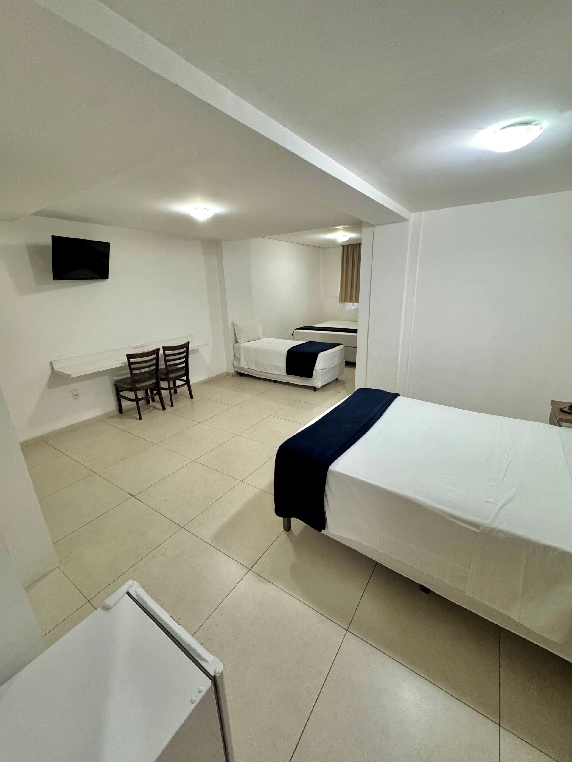 Bureau, chambres insonorisées, fer et planche à repasser, Wi-Fi gratuit