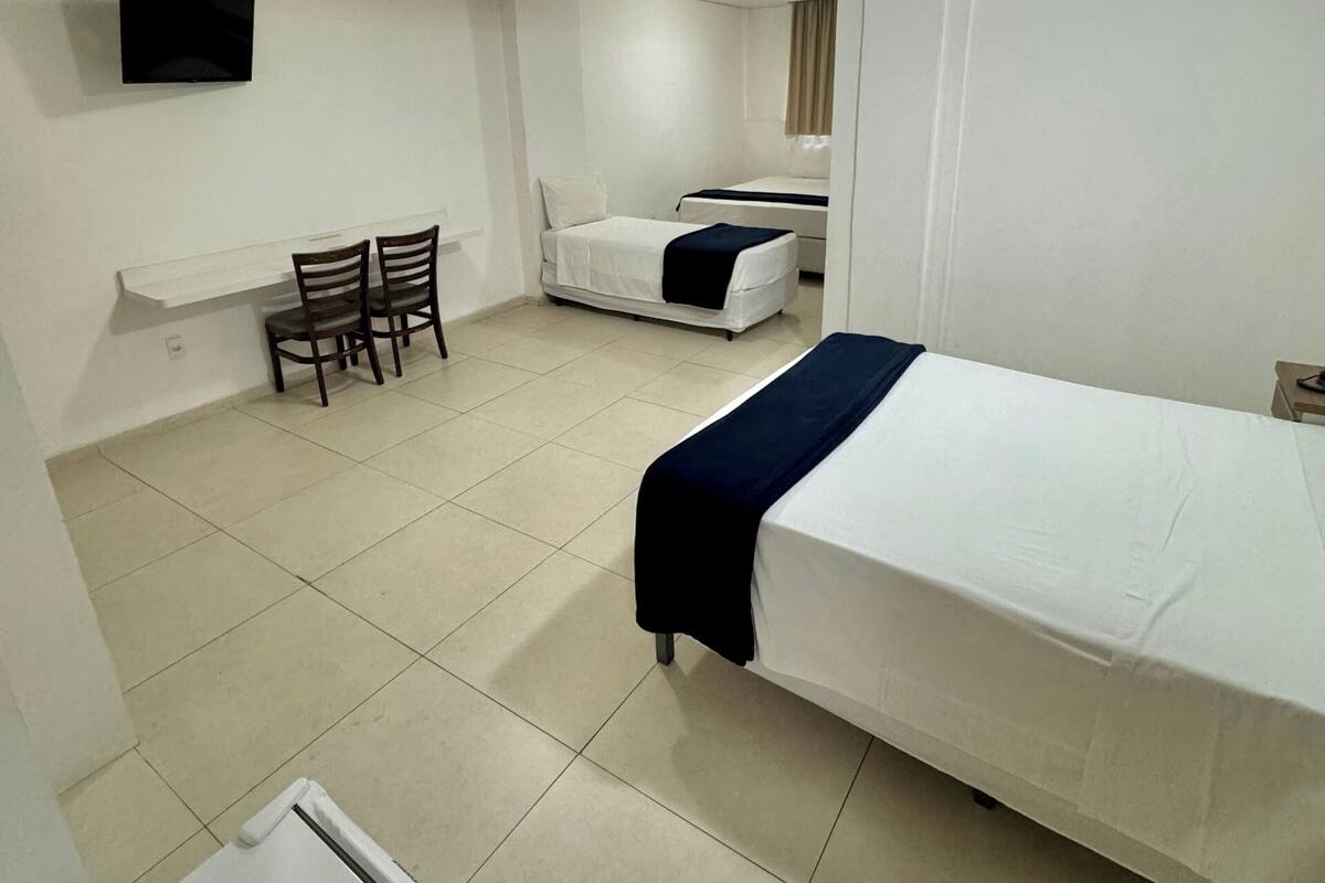 Bureau, chambres insonorisées, fer et planche à repasser, Wi-Fi gratuit