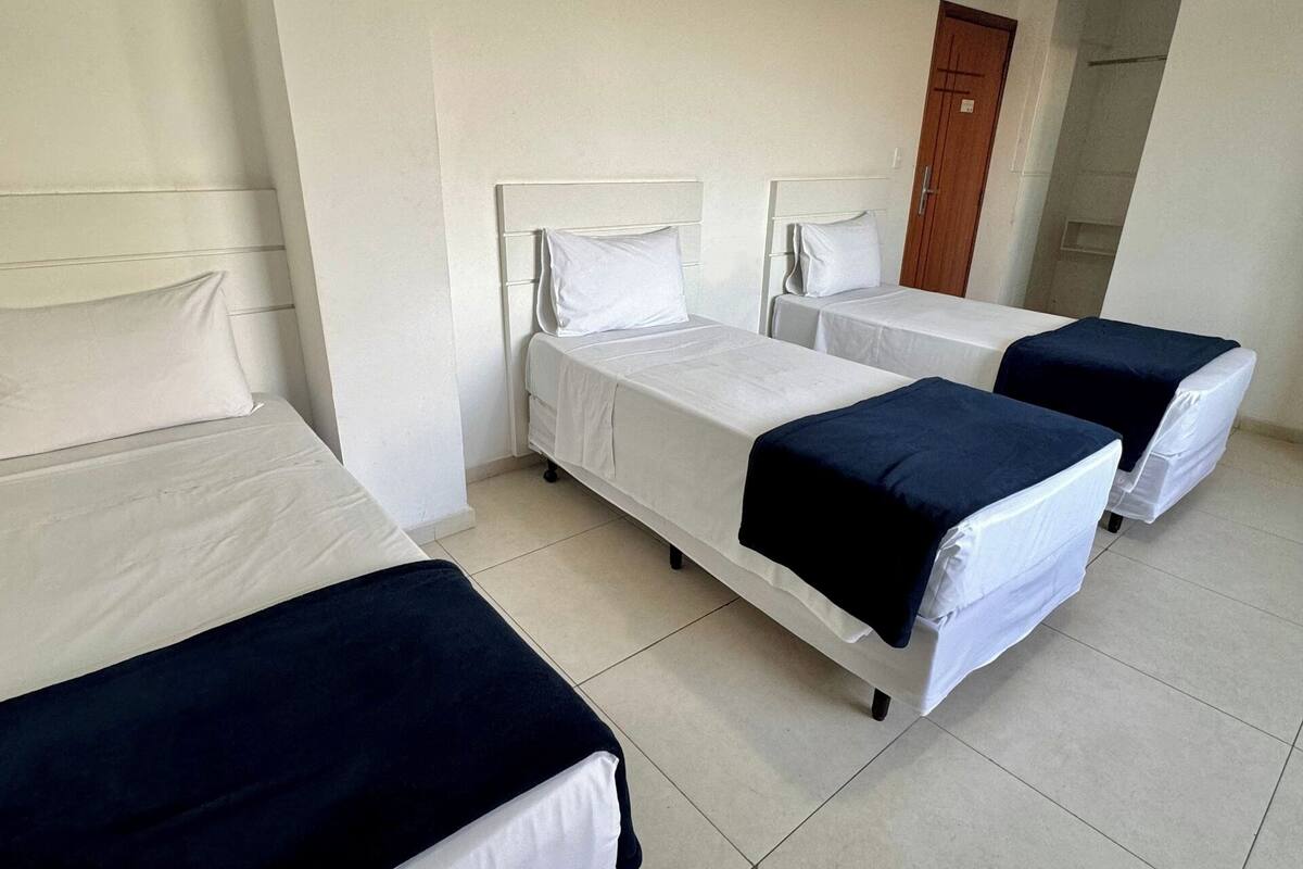 Bureau, chambres insonorisées, fer et planche à repasser, Wi-Fi gratuit