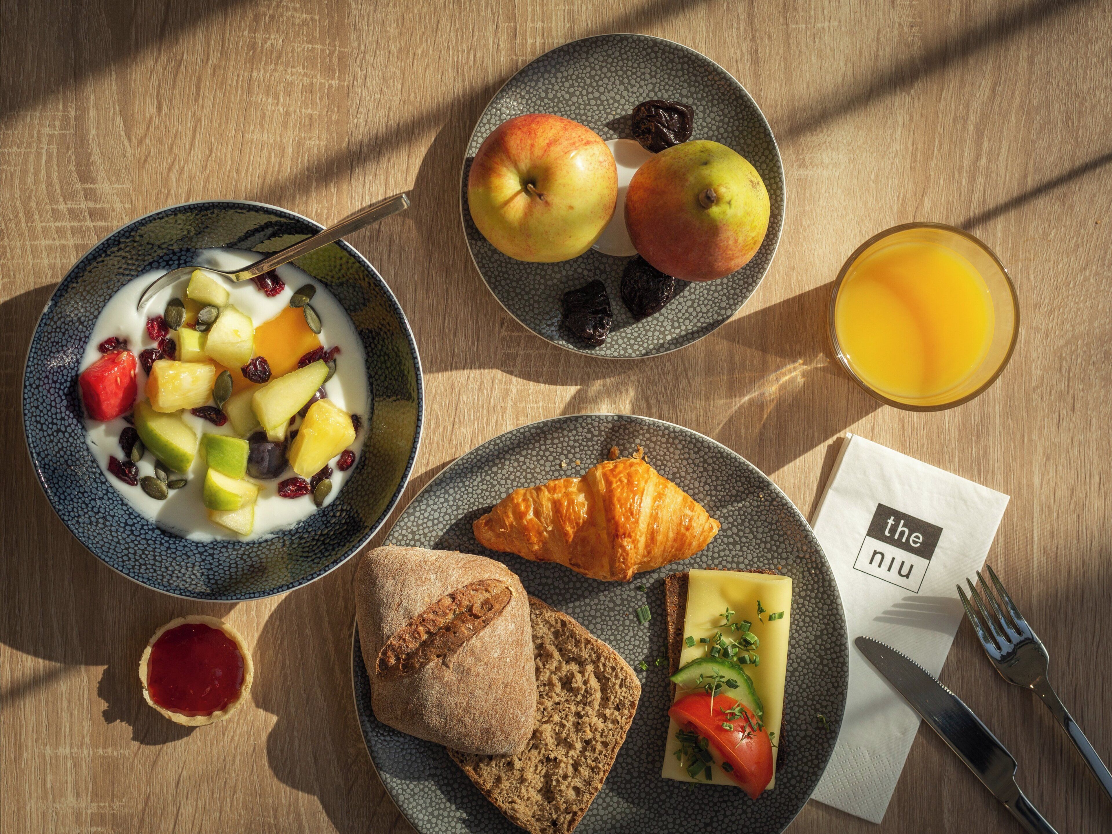 Tägliches Frühstück zum Mitnehmen gegen Gebühr