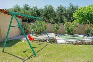 Children's play area - outdoor - Villa Aretousa (Chania)