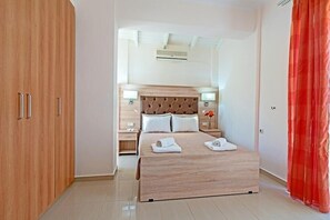 Villa, 5 chambres, piscine privée | Coffres-forts dans les chambres, fer et planche à repasser