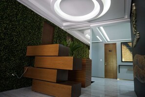 Interior - Sssdddddddddddddd (Gonzalo Guerrero)